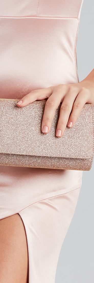 With Glitter Daze Mesh Fold-Over Clutch as your homecoming jewelry or accessories, your 2023 Homecoming dress look will be fire!