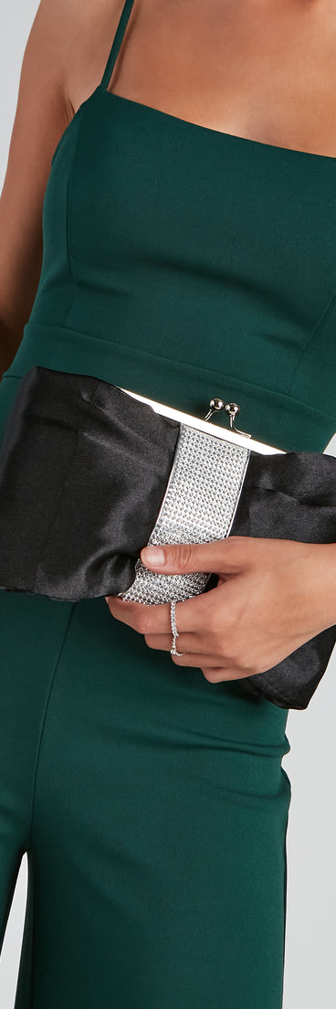 Chic Glam Satin Bow Clutch is the perfect Homecoming look pick with on-trend details to make the 2023 HOCO dance your most memorable event yet!