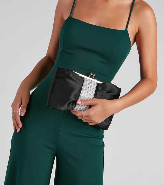 Chic Glam Satin Bow Clutch is the perfect Homecoming look pick with on-trend details to make the 2023 HOCO dance your most memorable event yet!
