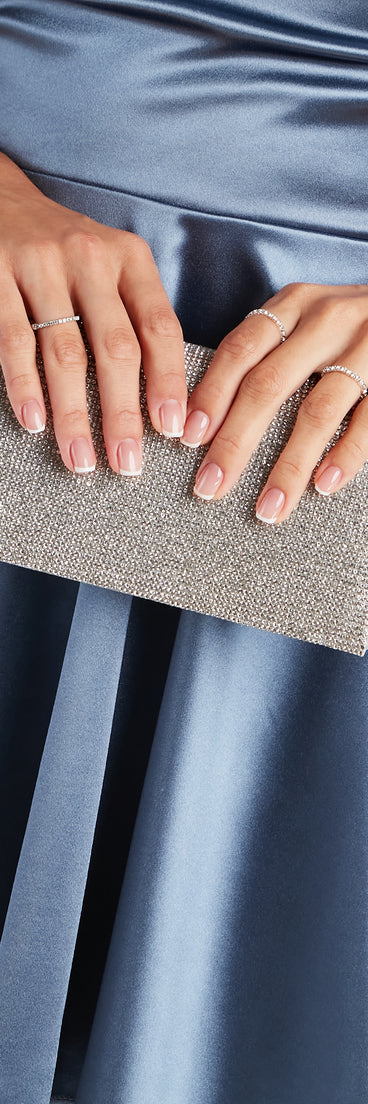 With Major Glitz Rhinestone Clutch as your homecoming jewelry or accessories, your 2023 Homecoming dress look will be fire!