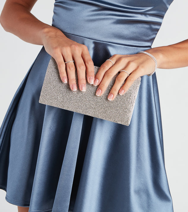 With Major Glitz Rhinestone Clutch as your homecoming jewelry or accessories, your 2023 Homecoming dress look will be fire!