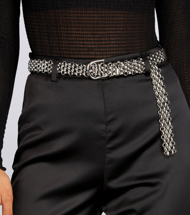 On Edge Woven Chain Belt is a trendy pick to create 2023 festival outfits, festival dresses, outfits for concerts or raves, and complete your best party outfits!