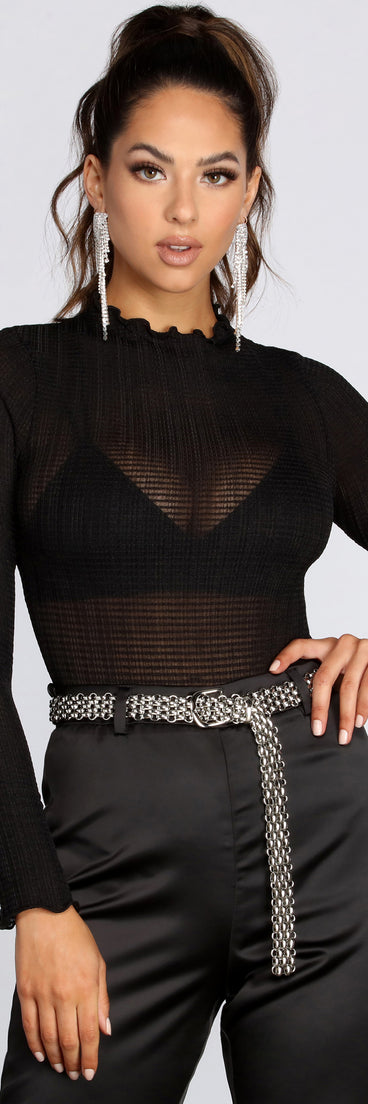 On Edge Woven Chain Belt is a trendy pick to create 2023 festival outfits, festival dresses, outfits for concerts or raves, and complete your best party outfits!