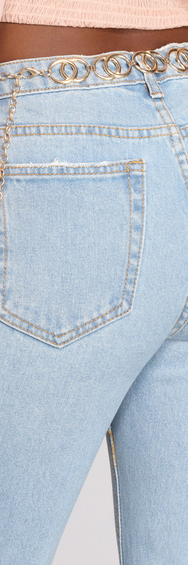 Wrapped In Gold Double O-Ring Chain Belt is a trendy pick to create 2023 festival outfits, festival dresses, outfits for concerts or raves, and complete your best party outfits!