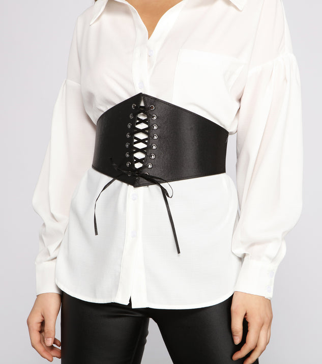 Lace N' Leather Corset Belt is a trendy pick to create 2023 festival outfits, festival dresses, outfits for concerts or raves, and complete your best party outfits!