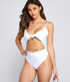Flutter On Butterfly Charm Belly Chain is a trendy pick to create 2023 festival outfits, festival dresses, outfits for concerts or raves, and complete your best party outfits!
