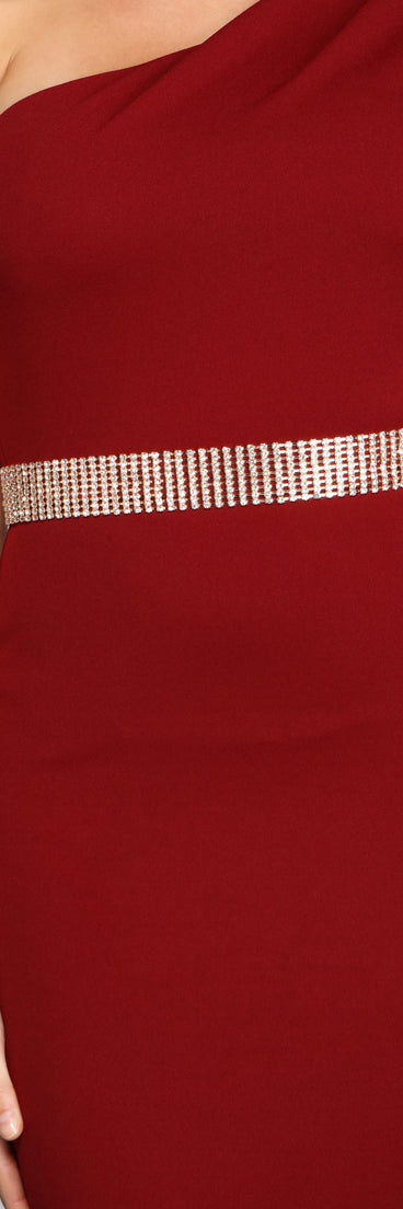 All That Glitz Rhinestone Belt is a stunning choice for a bridesmaid dress or maid of honor dress, and to feel beautiful at Homecoming 2023, fall or winter weddings, formals, & military balls!