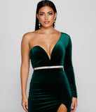 With Layer On The Luxe Rhinestone Belt as your homecoming jewelry or accessories, your 2023 Homecoming dress look will be fire!