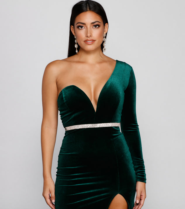 With Layer On The Luxe Rhinestone Belt as your homecoming jewelry or accessories, your 2023 Homecoming dress look will be fire!
