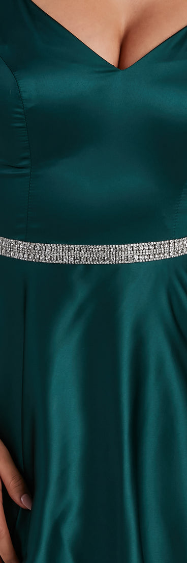 So Glitzy Rhinestone Belt is the perfect Homecoming look pick with on-trend details to make the 2023 HOCO dance your most memorable event yet!