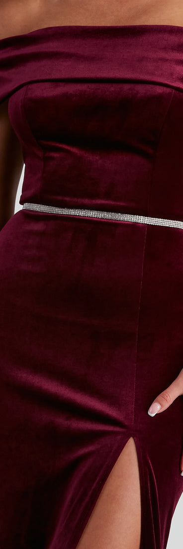 With Luxe Look Rhinestone Belt as your homecoming jewelry or accessories, your 2023 Homecoming dress look will be fire!