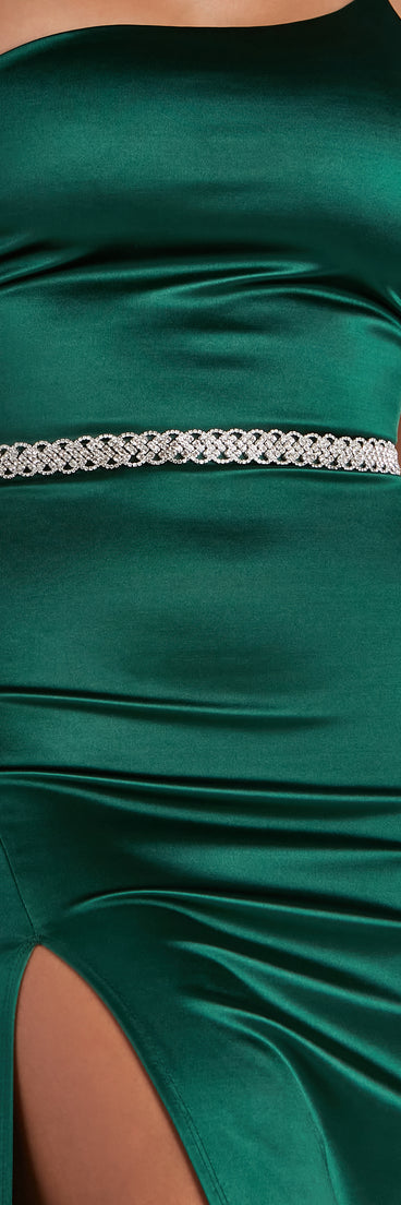 With Luxe Glam Vibe Rhinestone Belt as your homecoming jewelry or accessories, your 2023 Homecoming dress look will be fire!