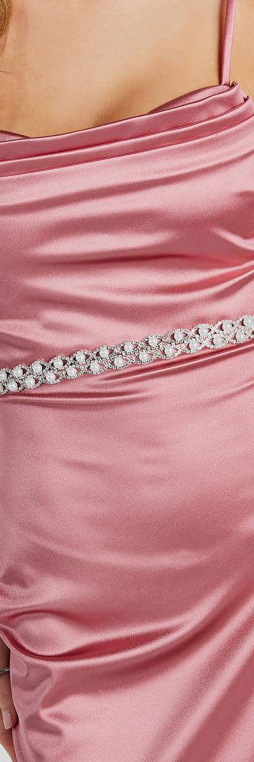 Homecoming jewelry and accessories like the Upgraded Luxe Faux Pearl Rhinestone Belt provide the finishing touch to help you dazzle at HOCO 2024!