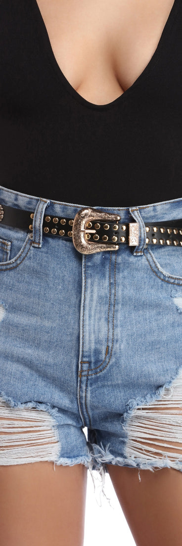 Black Studded Faux Leather Belt is a trendy pick to create 2023 festival outfits, festival dresses, outfits for concerts or raves, and complete your best party outfits!