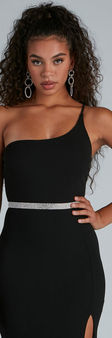 With Gleaming Rhinestone Belt as your homecoming jewelry or accessories, your 2024 Homecoming dress look will be fire!
