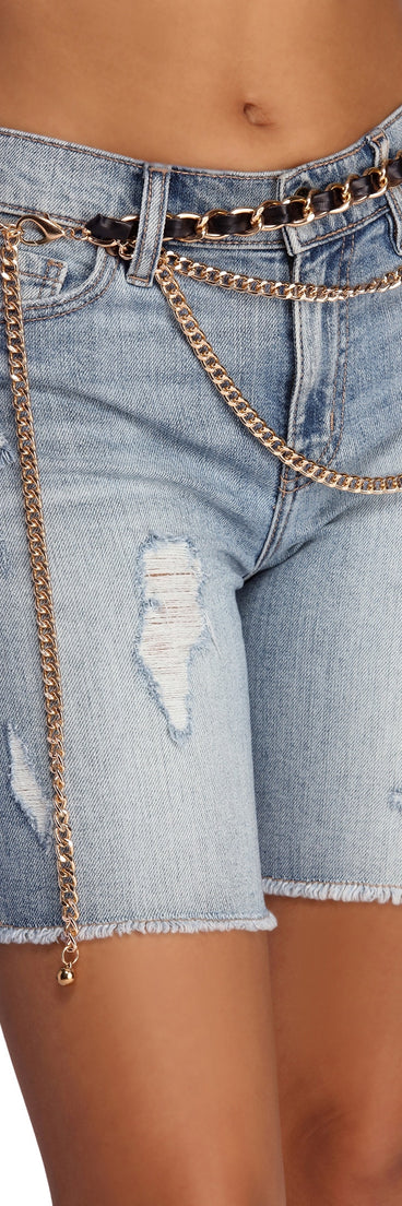 Layered Chic Chain Link Belt is a trendy pick to create 2023 festival outfits, festival dresses, outfits for concerts or raves, and complete your best party outfits!