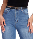Essential Skinny Belt Pack is a trendy pick to create 2023 festival outfits, festival dresses, outfits for concerts or raves, and complete your best party outfits!