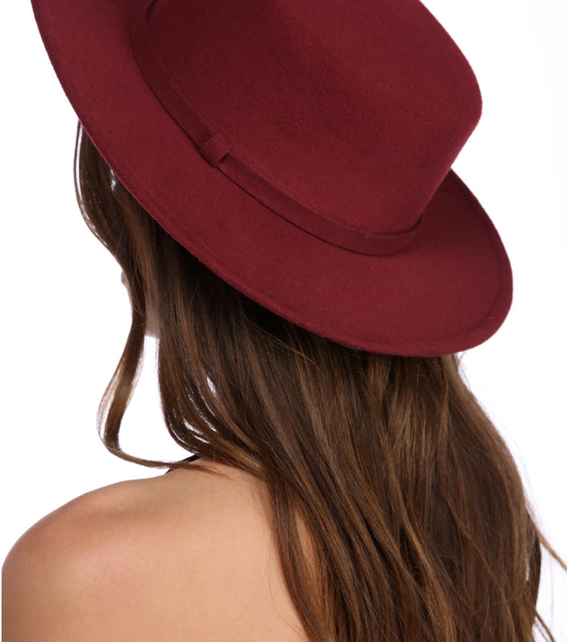 Boater Hat is a trendy pick to create 2023 festival outfits, festival dresses, outfits for concerts or raves, and complete your best party outfits!