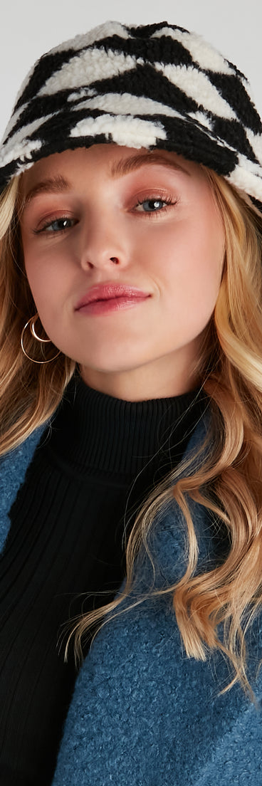 In Check Faux Sherpa Bucket Hat