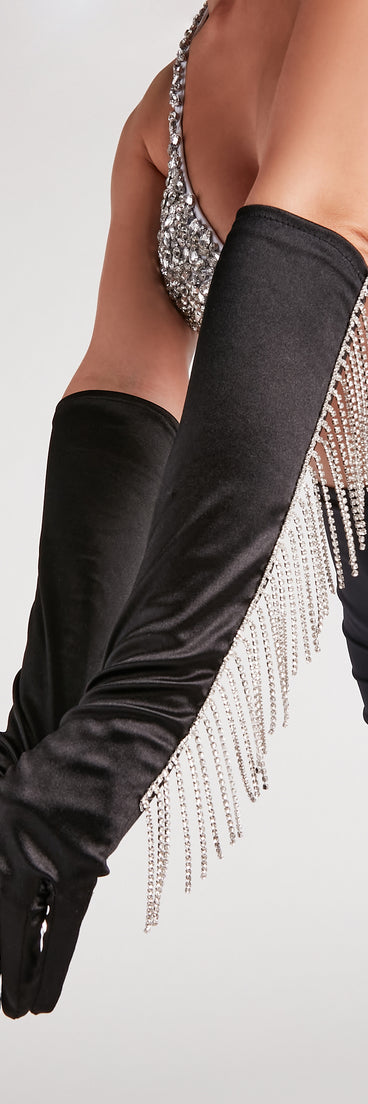 Such A Showstopper Rhinestone Fringe Satin Gloves is a fire pick to create 2023 festival outfits, concert dresses, outfits for raves, or to complete your best party outfits or clubwear!