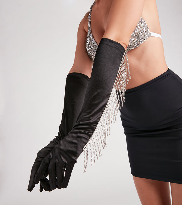 Such A Showstopper Rhinestone Fringe Satin Gloves is a fire pick to create 2023 festival outfits, concert dresses, outfits for raves, or to complete your best party outfits or clubwear!