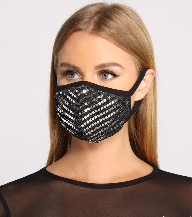 With Metallic Moment Sequin Face Mask as your homecoming jewelry or accessories, your 2023 Homecoming dress look will be fire!