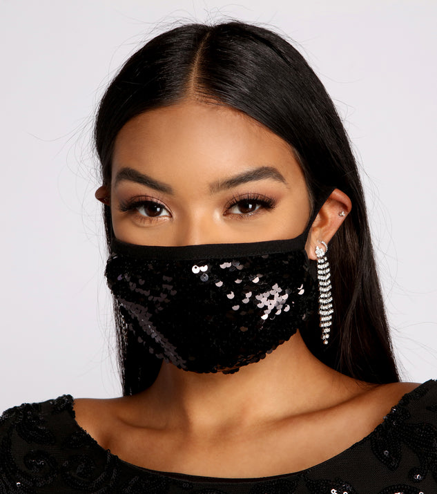 With Stunning Sequin Glam Face Mask as your homecoming jewelry or accessories, your 2023 Homecoming dress look will be fire!