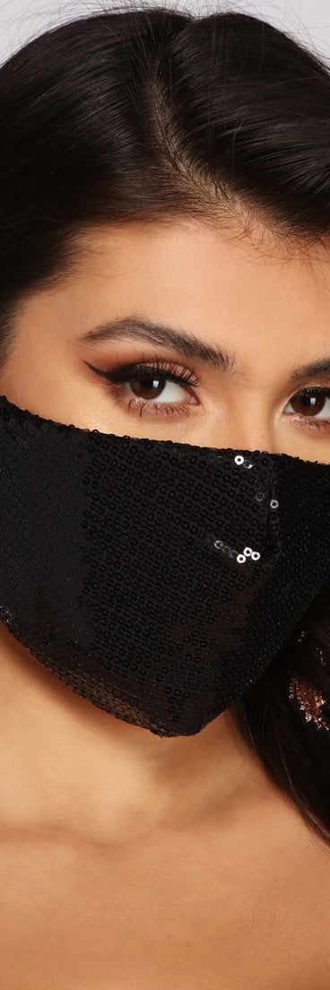 Glam Moment Sequin Face Mask creates the perfect New Year’s Eve Outfit or new years dress with stylish details in the latest trends to ring in 2023!