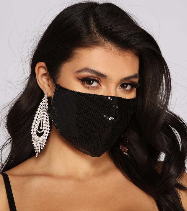 Glam Moment Sequin Face Mask creates the perfect New Year’s Eve Outfit or new years dress with stylish details in the latest trends to ring in 2023!