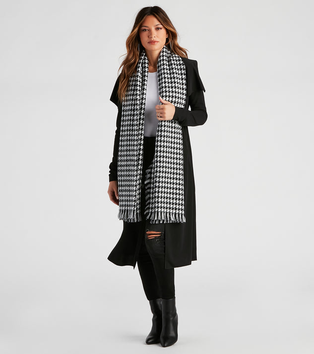 Chic Houndstooth Fringe Blanket Scarf creates the perfect New Year’s Eve Outfit or new years dress with stylish details in the latest trends to ring in 2023!