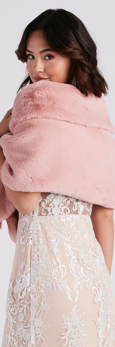 With So Luxe Faux Fur Wrap as your homecoming jewelry or accessories, your 2023 Homecoming dress look will be fire!