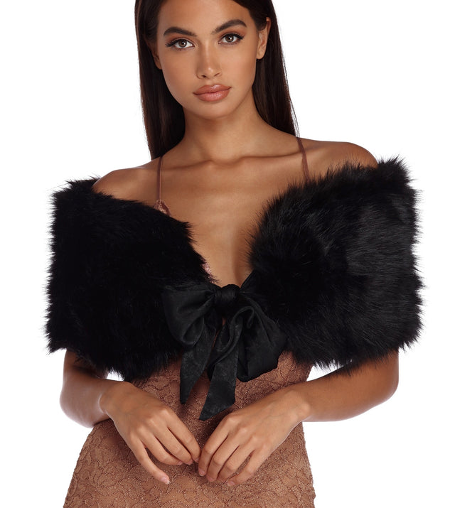 Fur Elegance Stole Wrap is the perfect Homecoming look pick with on-trend details to make the 2023 HOCO dance your most memorable event yet!