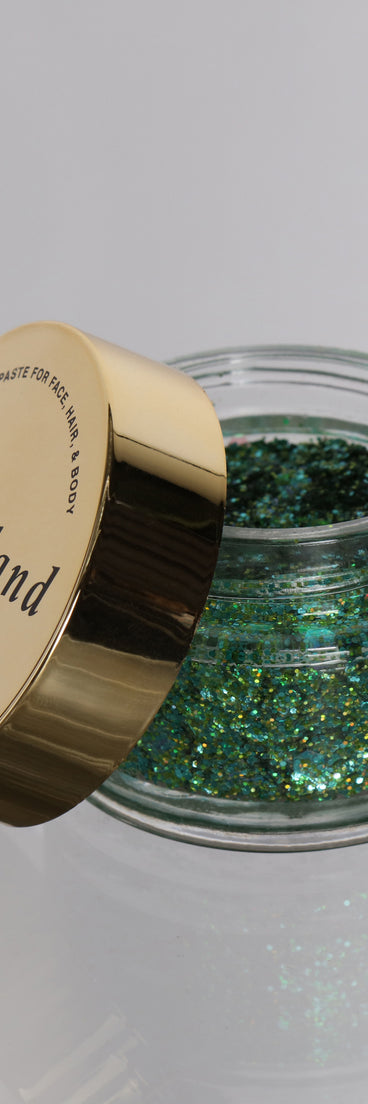 Halloween Green Glitter Paste is a trendy pick to create 2023 festival outfits, festival dresses, outfits for concerts or raves, and complete your best party outfits!