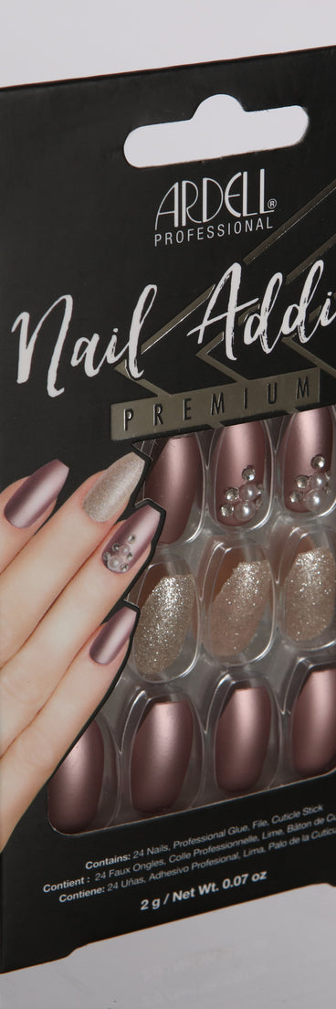 Ardell Nail Addict Pearl and Glitter Press On Nails is a trendy pick to create 2023 festival outfits, festival dresses, outfits for concerts or raves, and complete your best party outfits!