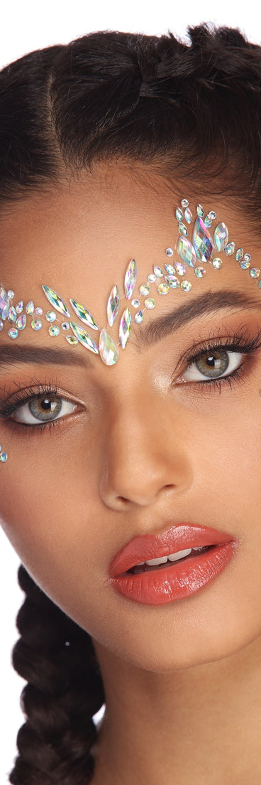 Oval Iridescent Face Gems is a trendy pick to create 2023 festival outfits, festival dresses, outfits for concerts or raves, and complete your best party outfits!