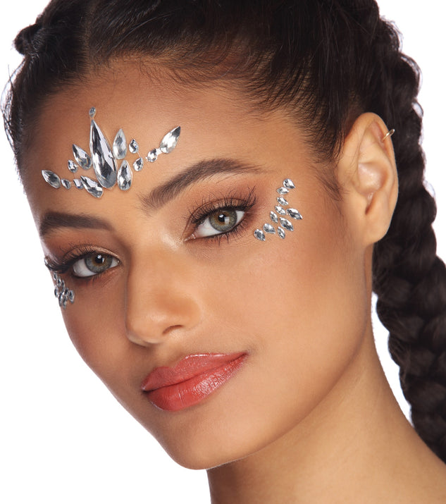 Faceted Tear Drop Face Gems is a trendy pick to create 2023 festival outfits, festival dresses, outfits for concerts or raves, and complete your best party outfits!