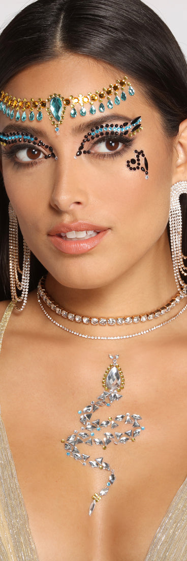 Snake Queen Adhesive Face Gems is a trendy pick to create 2023 festival outfits, festival dresses, outfits for concerts or raves, and complete your best party outfits!