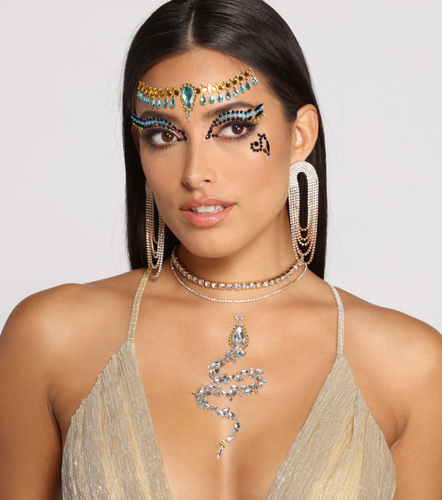 Snake Queen Adhesive Face Gems is a trendy pick to create 2023 festival outfits, festival dresses, outfits for concerts or raves, and complete your best party outfits!