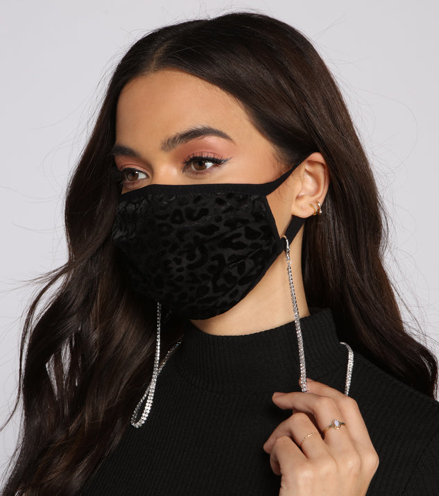 Bling Queen Rhinestone Mask Chain is a trendy pick to create 2023 festival outfits, festival dresses, outfits for concerts or raves, and complete your best party outfits!
