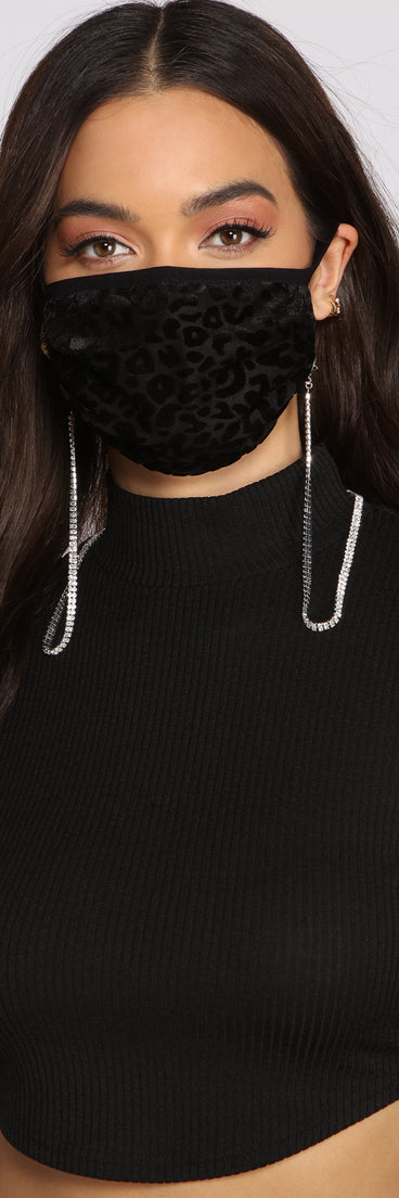 Bling Queen Rhinestone Mask Chain is a trendy pick to create 2023 festival outfits, festival dresses, outfits for concerts or raves, and complete your best party outfits!