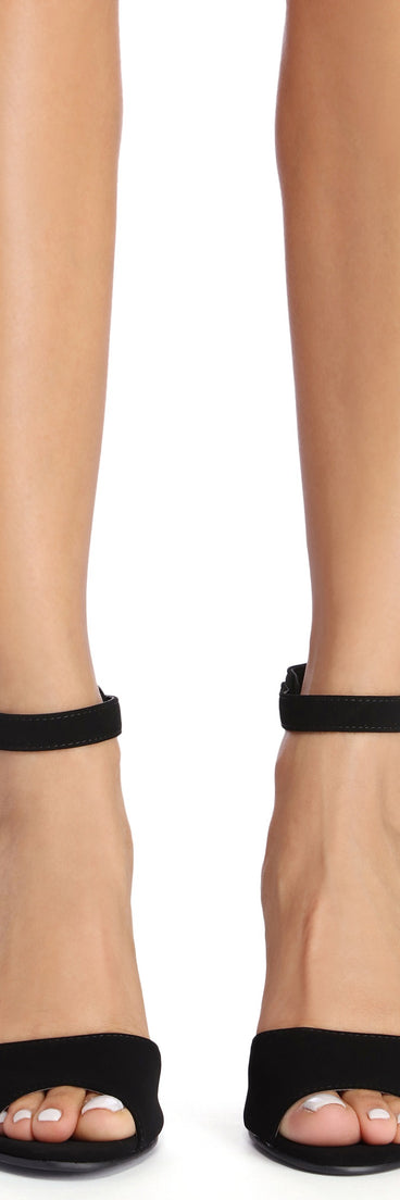 Always Chic Block Heels is the perfect Homecoming look pick with on-trend details to make the 2023 HOCO dance your most memorable event yet!