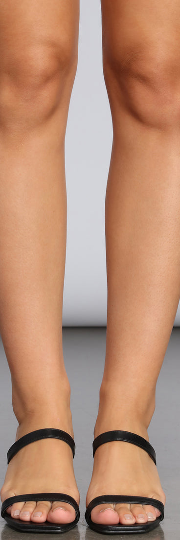 Keep It Classic Block Mules is a trendy pick to create 2023 festival outfits, festival dresses, outfits for concerts or raves, and complete your best party outfits!