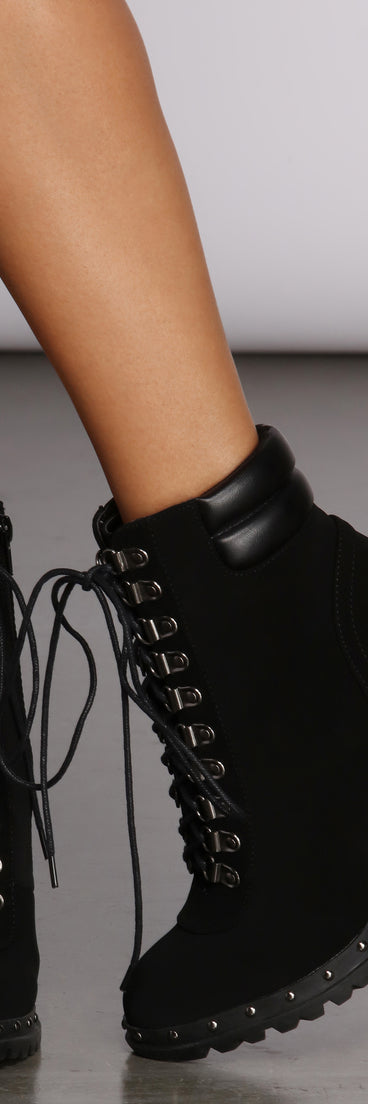 Commander Cutie Booties is a trendy pick to create 2023 festival outfits, festival dresses, outfits for concerts or raves, and complete your best party outfits!