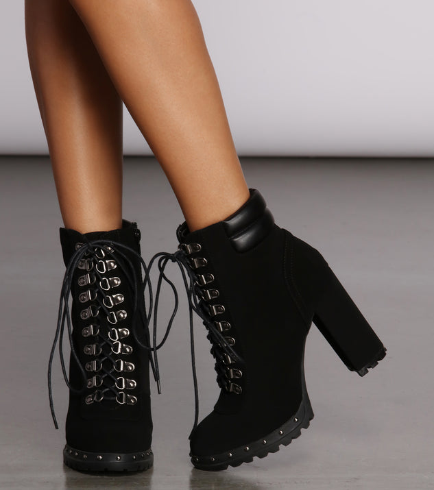 Commander Cutie Booties is a trendy pick to create 2023 festival outfits, festival dresses, outfits for concerts or raves, and complete your best party outfits!
