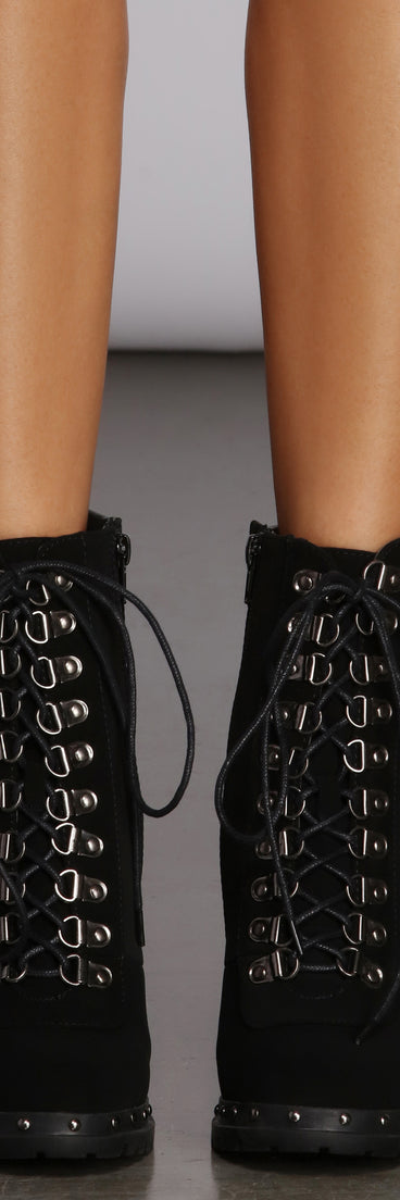 Commander Cutie Booties is a trendy pick to create 2023 festival outfits, festival dresses, outfits for concerts or raves, and complete your best party outfits!