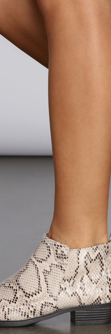 Fall Back On Basics Booties is a trendy pick to create 2023 concert outfits, festival dresses, outfits for raves, or to complete your best party outfits or clubwear!