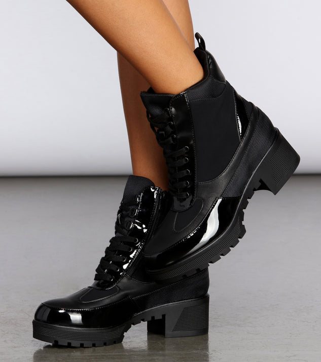 Commander Lug Boots is a trendy pick to create 2023 concert outfits, festival dresses, outfits for raves, or to complete your best party outfits or clubwear!