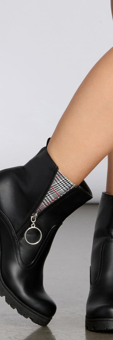 O-Ring Zipper Lug Boots is a trendy pick to create 2023 concert outfits, festival dresses, outfits for raves, or to complete your best party outfits or clubwear!