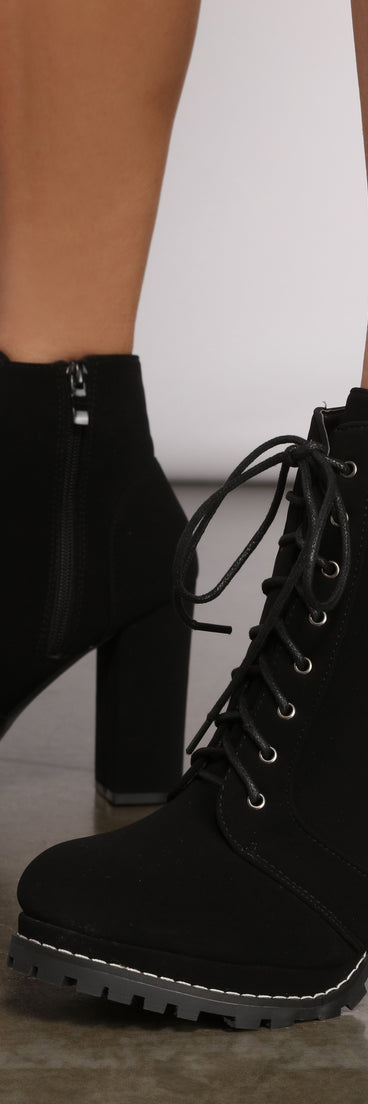 Effortlessly Chic Lace-Up Lug Sole Booties is a trendy pick to create 2023 concert outfits, festival dresses, outfits for raves, or to complete your best party outfits or clubwear!