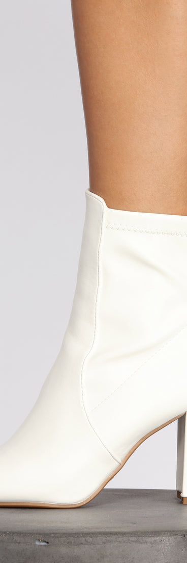 Basic Mood Faux Leather Booties is a trendy pick to create 2023 concert outfits, festival dresses, outfits for raves, or to complete your best party outfits or clubwear!